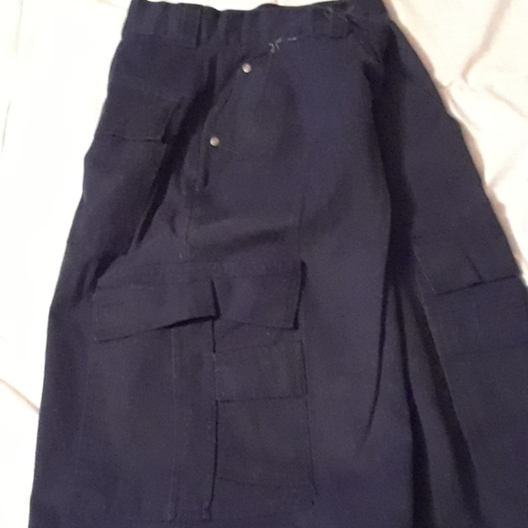 Shorts - Picture 3 of 4